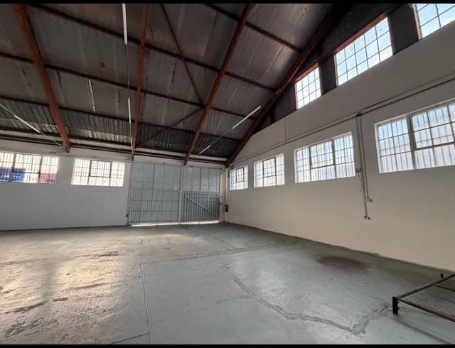 INDUSTRIAL PROPERTY TO RENT IN NORTH END